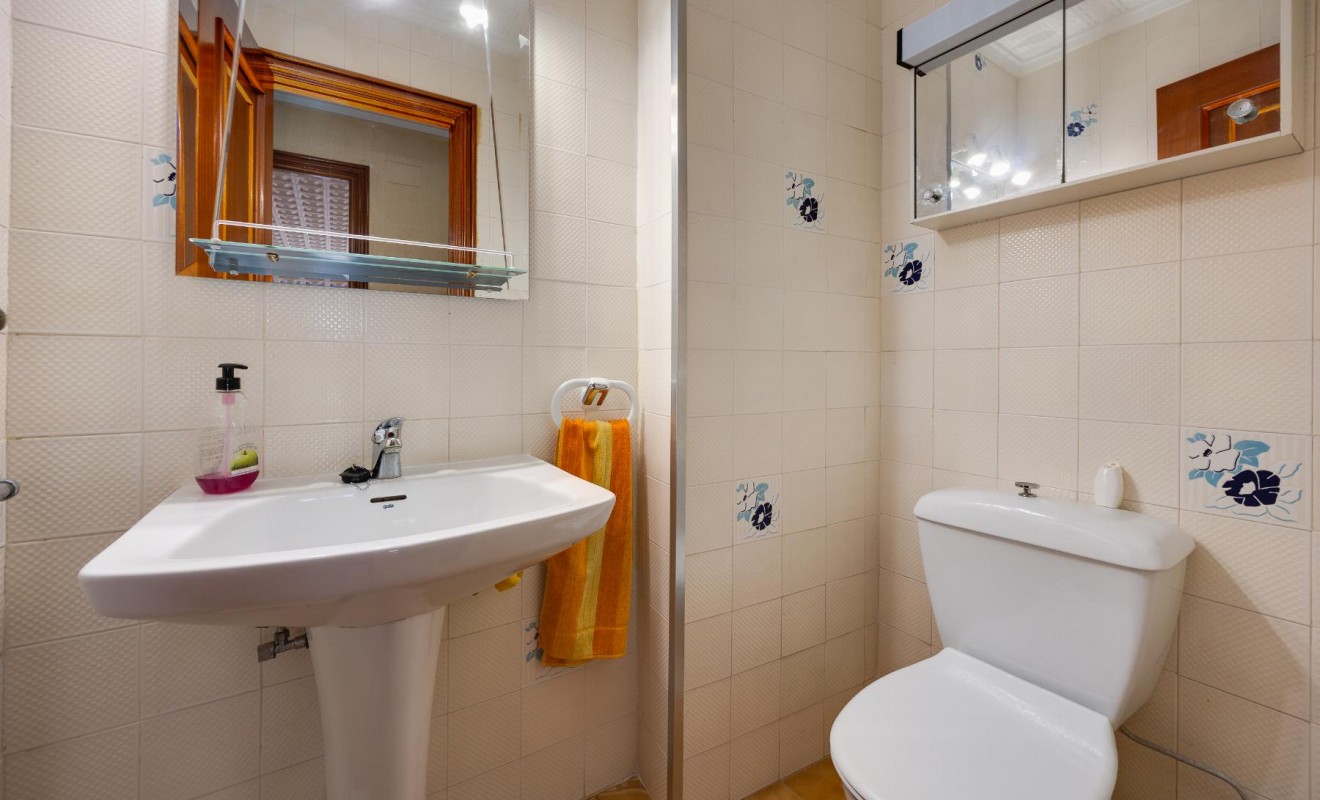 Sale - Apartamento - Torrevieja - Playa del Acequión