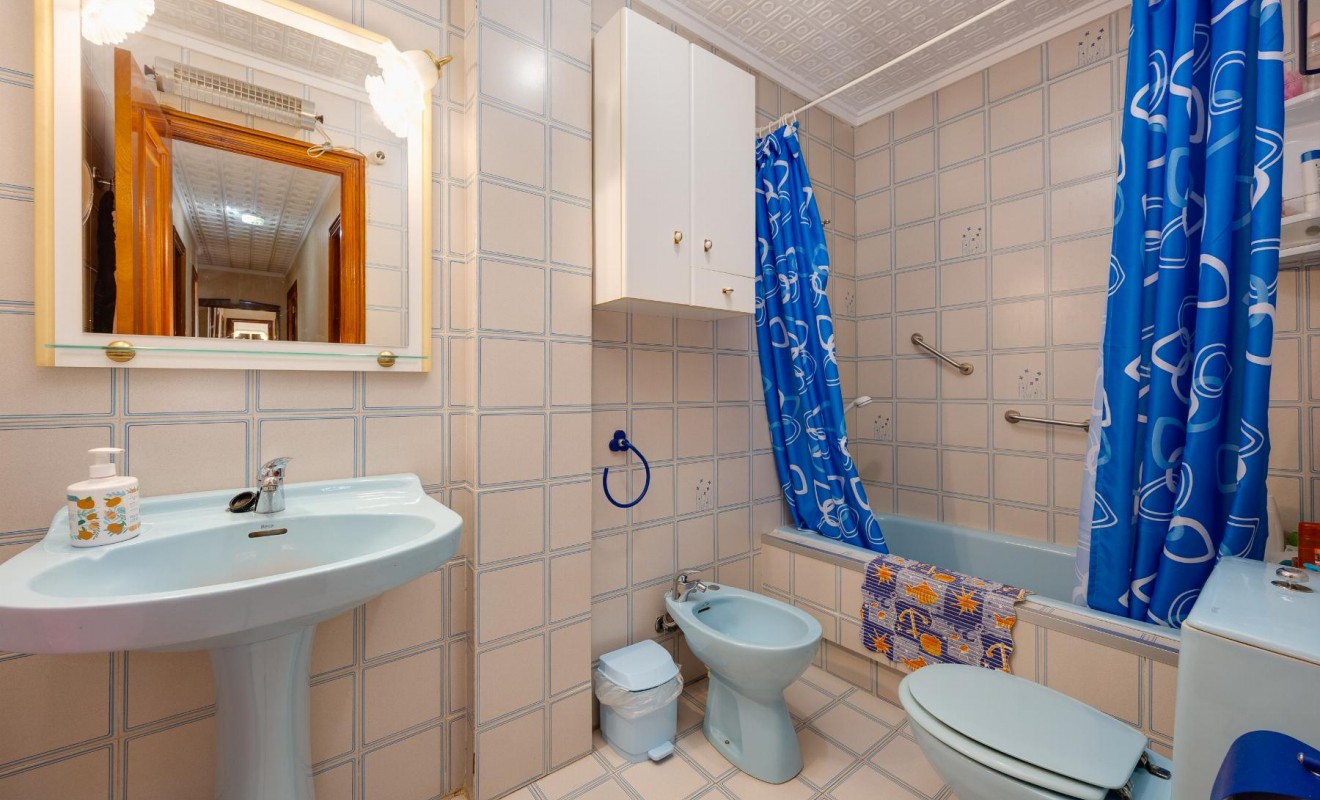 Sale - Apartamento - Torrevieja - Playa del Acequión