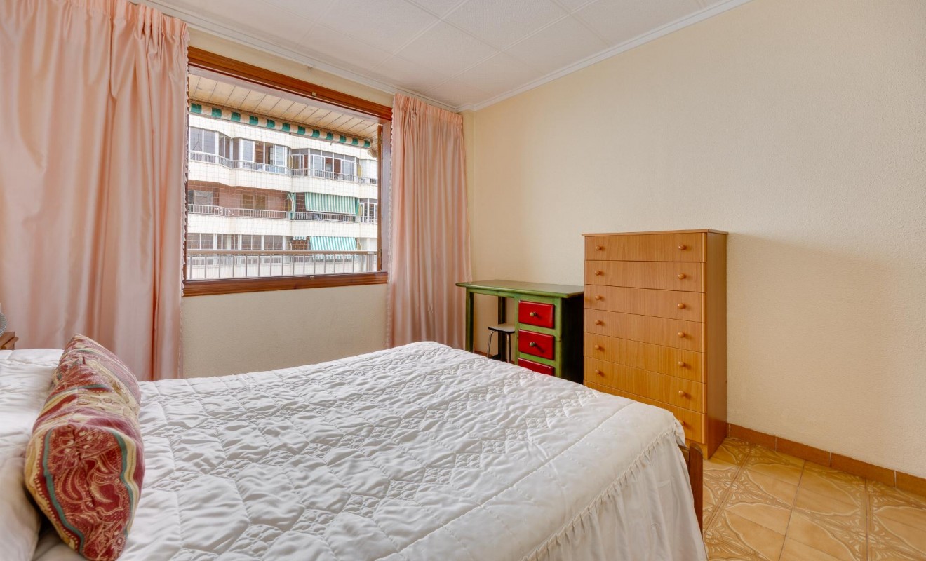 Sale - Apartamento - Torrevieja - Playa del Acequión