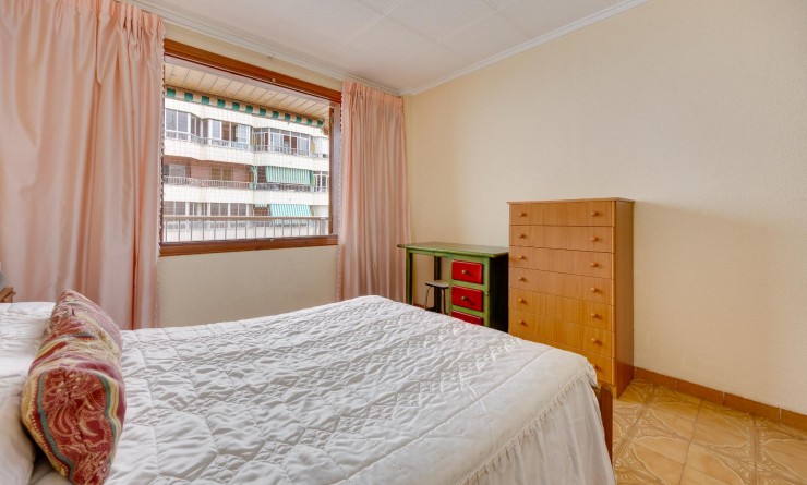 Sale - Apartamento - Torrevieja - Playa del Acequión