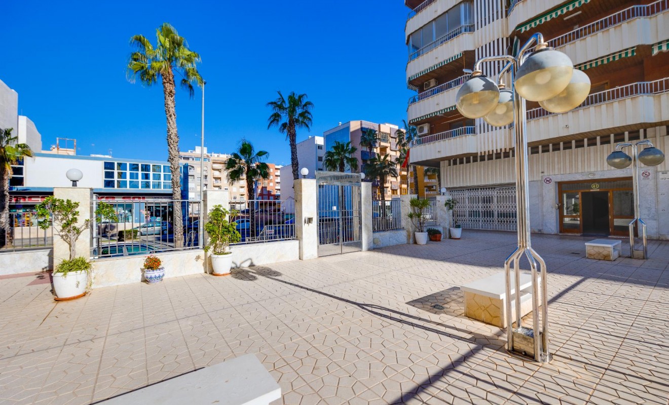 Sale - Apartamento - Torrevieja - Playa del Acequión