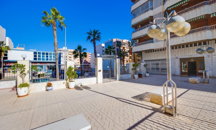 Sale - Apartamento - Torrevieja - Playa del Acequión