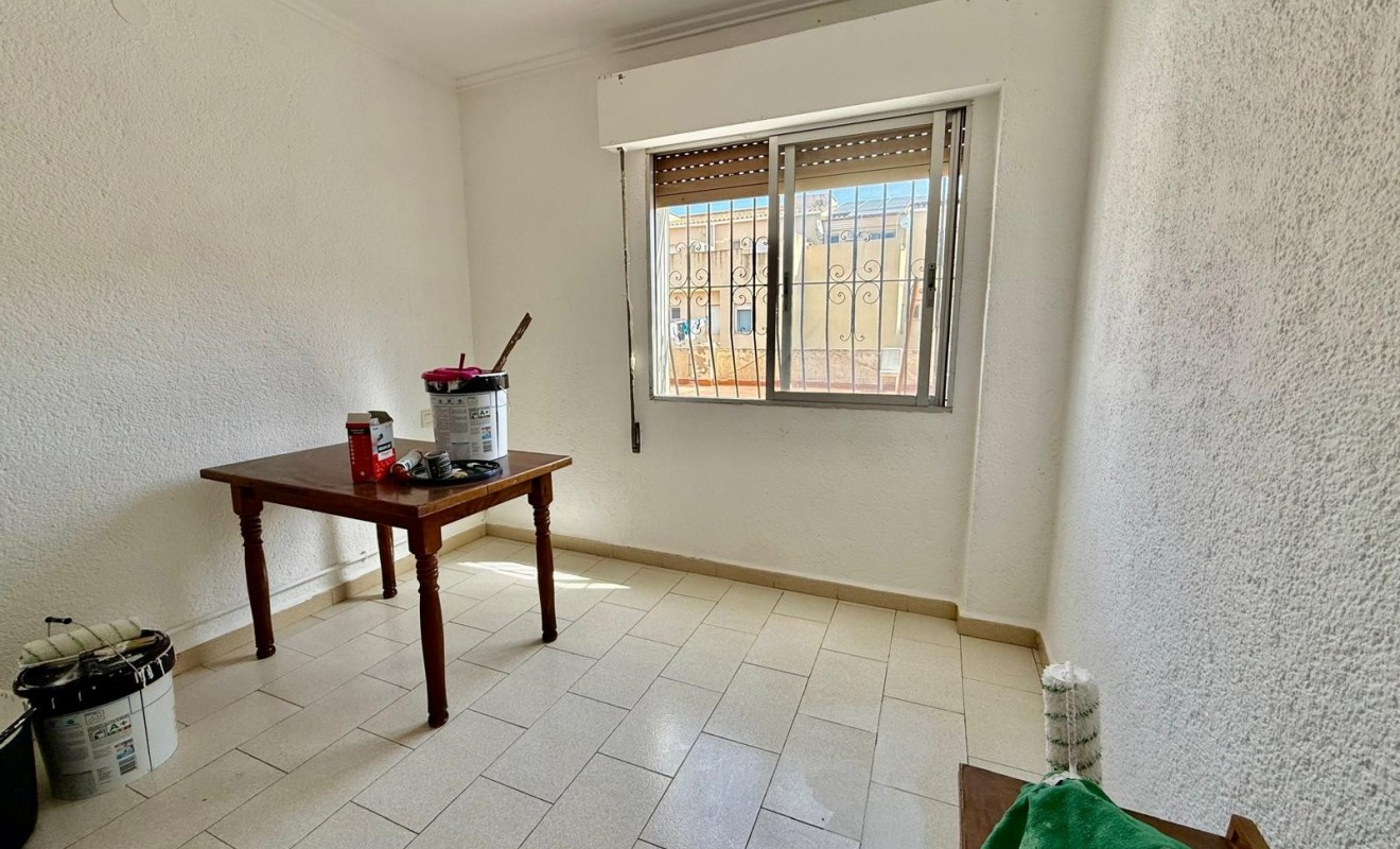 Revente - Local - Ondara