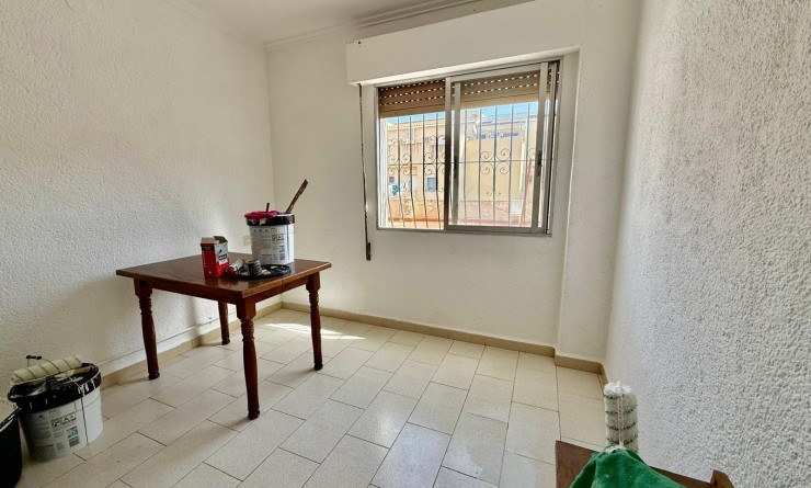 Revente - Local - Ondara