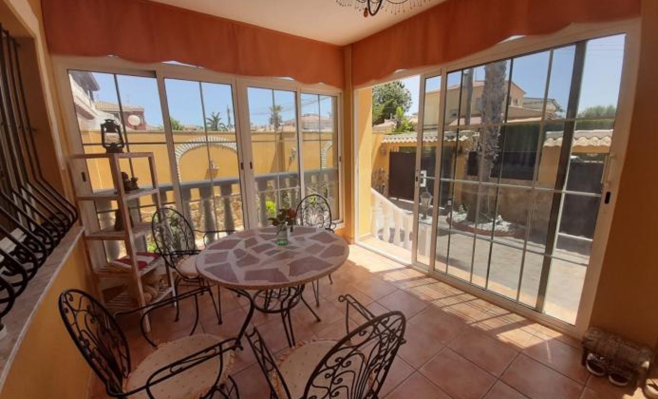 Wederverkoop - Villa - Torrevieja - Aguas Nuevas