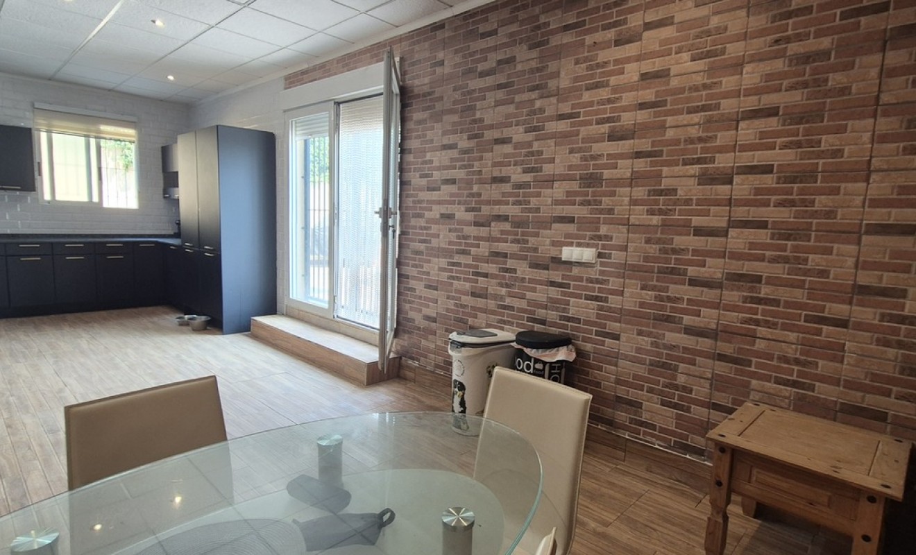 Sale - Villa - Villamartín - Costa Blanca