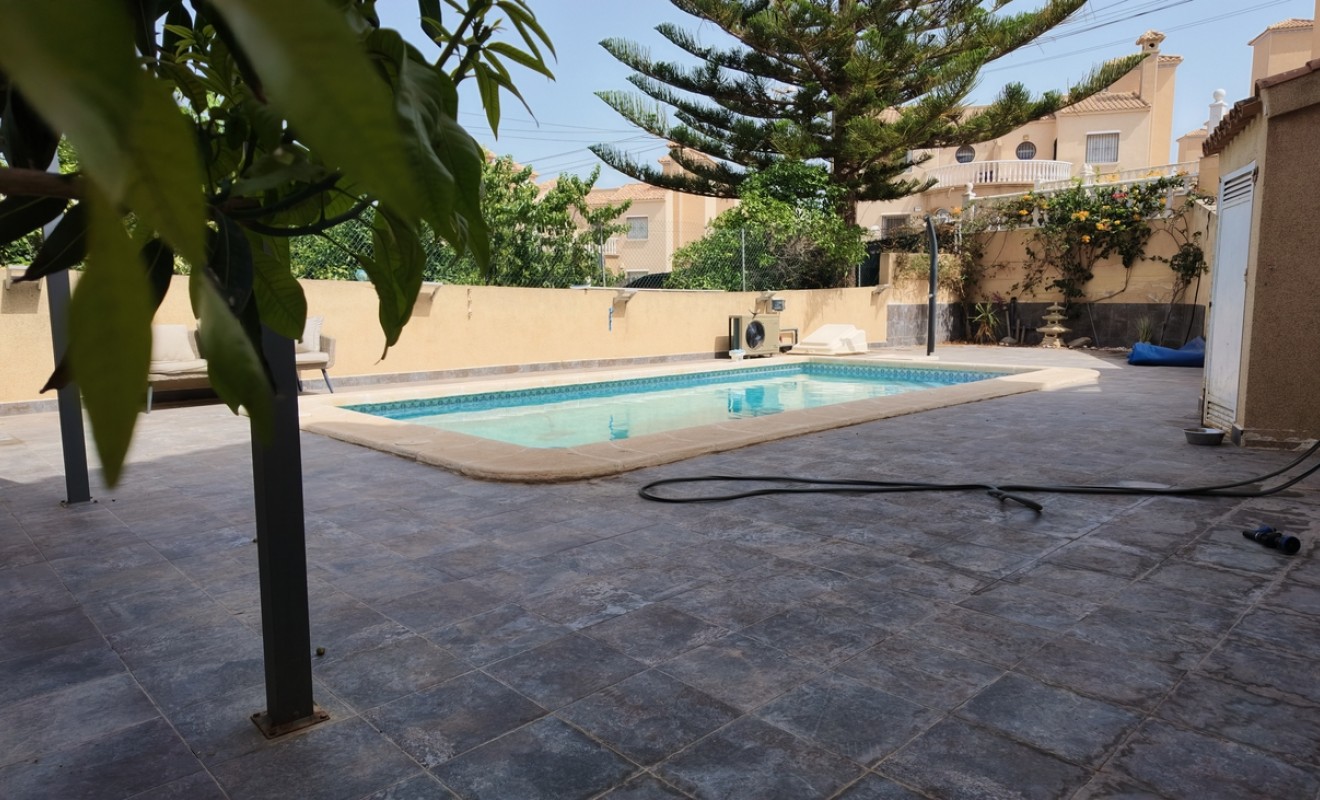 Sale - Villa - Villamartín - Costa Blanca