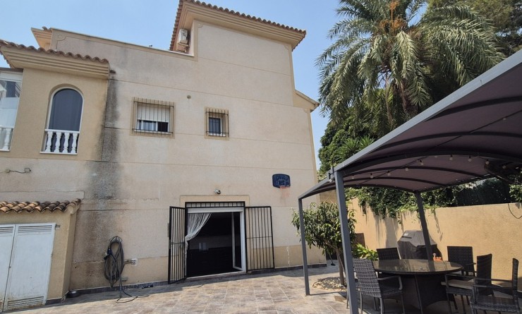 Sale - Villa - Villamartín - Costa Blanca