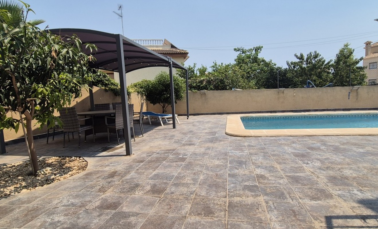 Sale - Villa - Villamartín - Costa Blanca