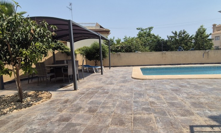 Sale - Villa - Villamartín - Costa Blanca