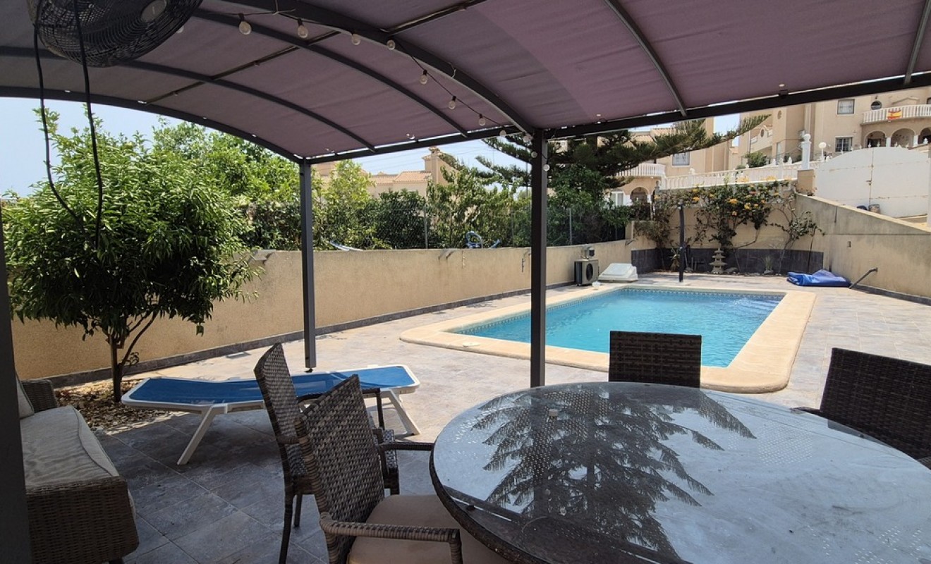 Sale - Villa - Villamartín - Costa Blanca