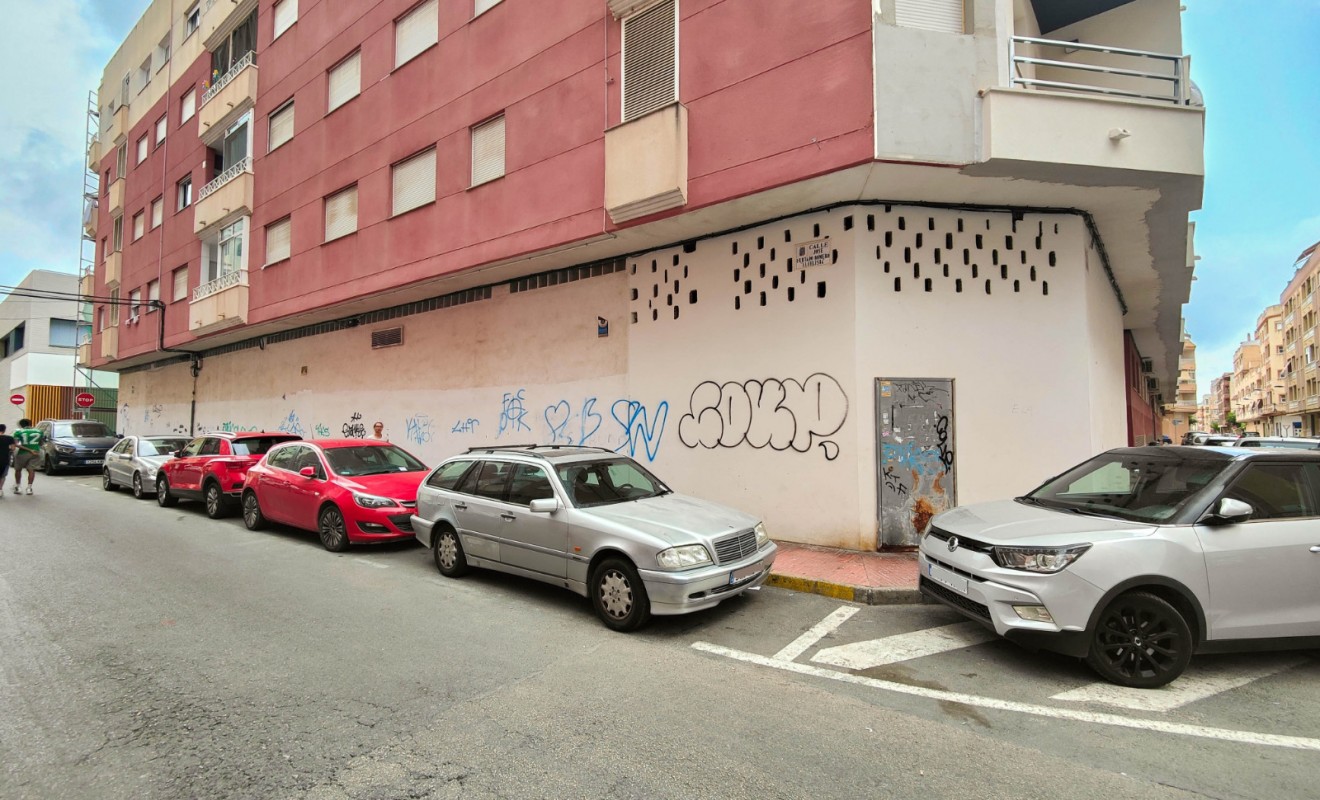 Sale - Commercial Property - Torrevieja - El Acequión - Los Náufragos
