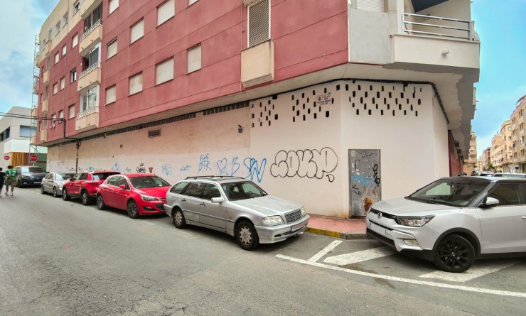 Sale - Commercial Property - Torrevieja - El Acequión - Los Náufragos