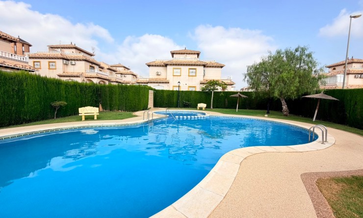 Wederverkoop - Semi Detached Villa - Lomas de Cabo Roig - Orihuela Costa