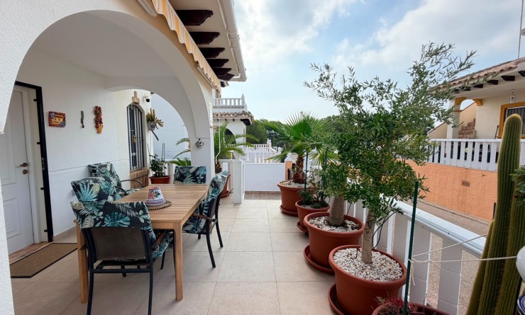 Wederverkoop - Semi Detached Villa - Lomas de Cabo Roig - Orihuela Costa