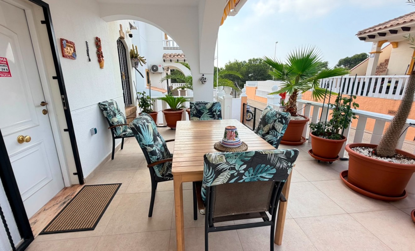 Wederverkoop - Semi Detached Villa - Lomas de Cabo Roig - Orihuela Costa
