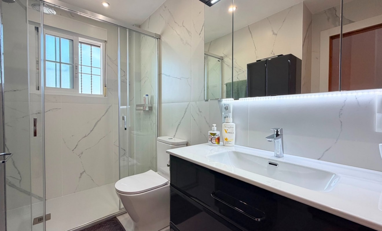Wederverkoop - Semi Detached Villa - Lomas de Cabo Roig - Orihuela Costa