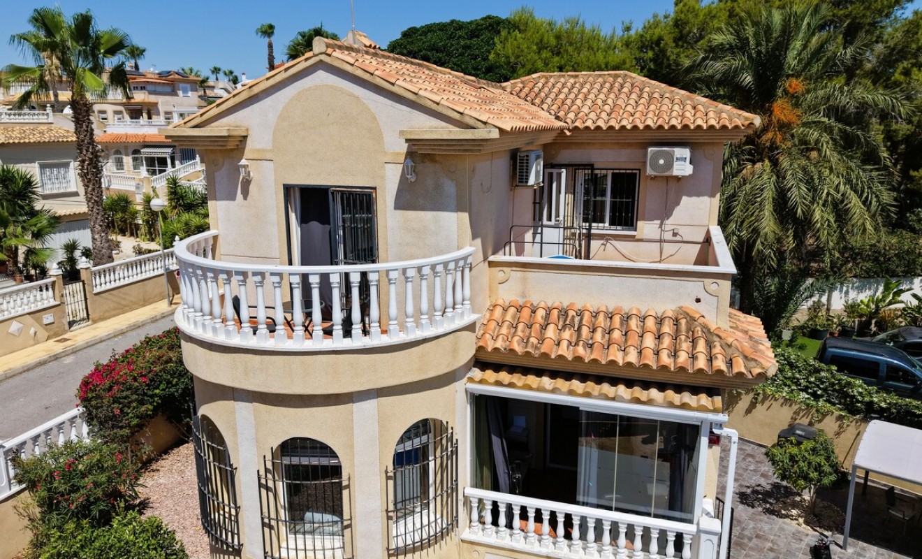 Sale - Villa - Villamartín - Costa Blanca