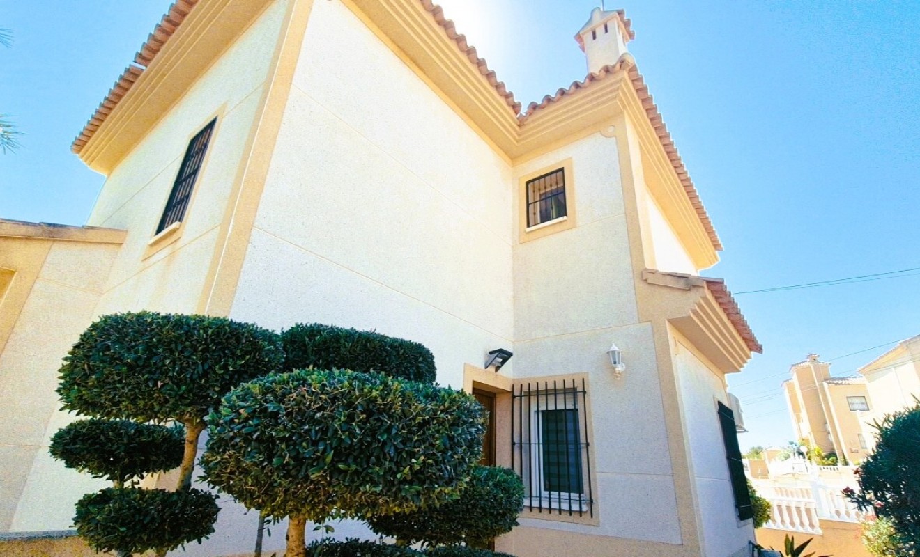 Sale - Villa - Villamartín - Costa Blanca