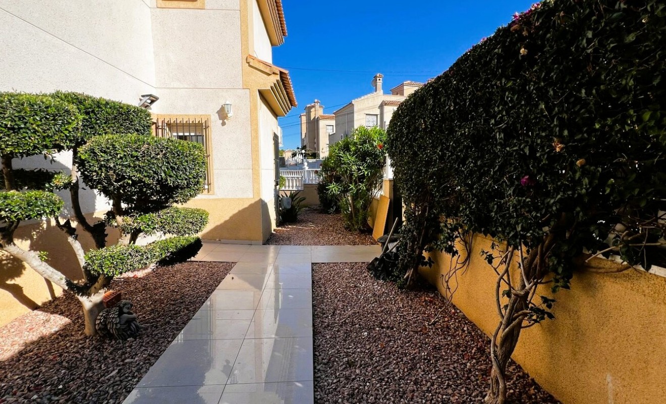 Sale - Villa - Villamartín - Costa Blanca