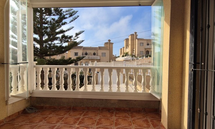 Sale - Villa - Villamartín - Costa Blanca