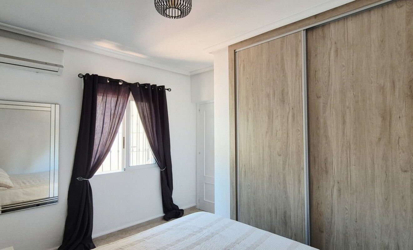 Sale - Villa - Villamartín - Costa Blanca