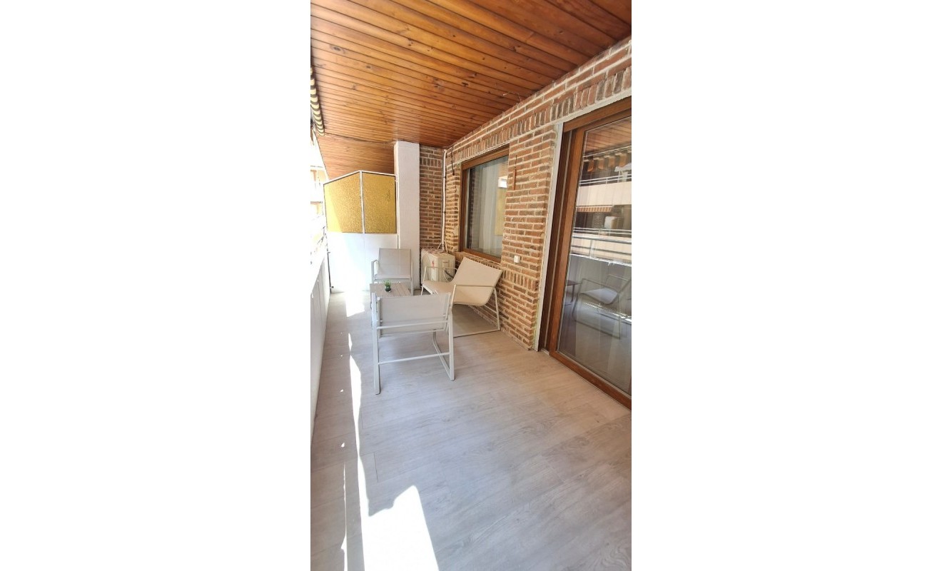 Sale - Apartment - Torrevieja - Playa Acequion