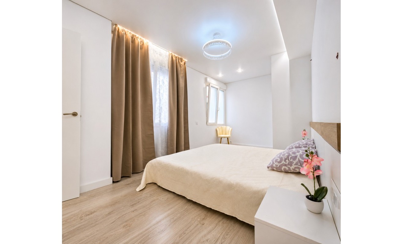 Sale - Apartment - Torrevieja - Playa Acequion