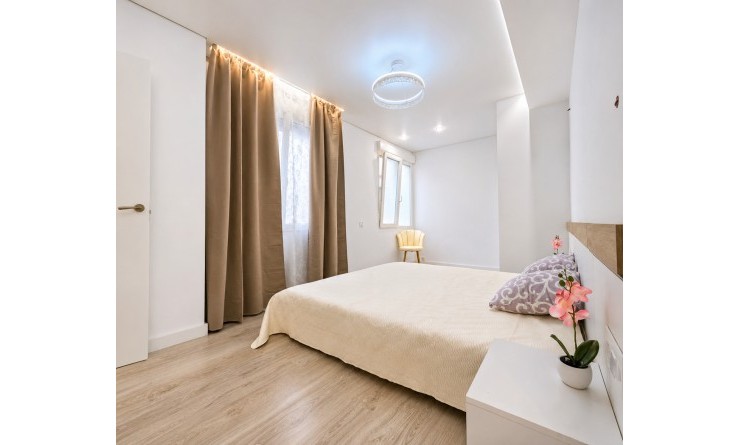 Sale - Apartment - Torrevieja - Playa Acequion