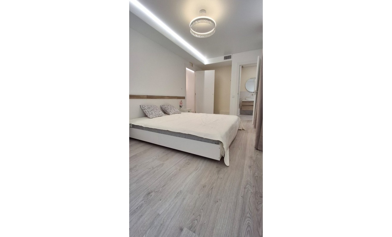 Sale - Apartment - Torrevieja - Playa Acequion