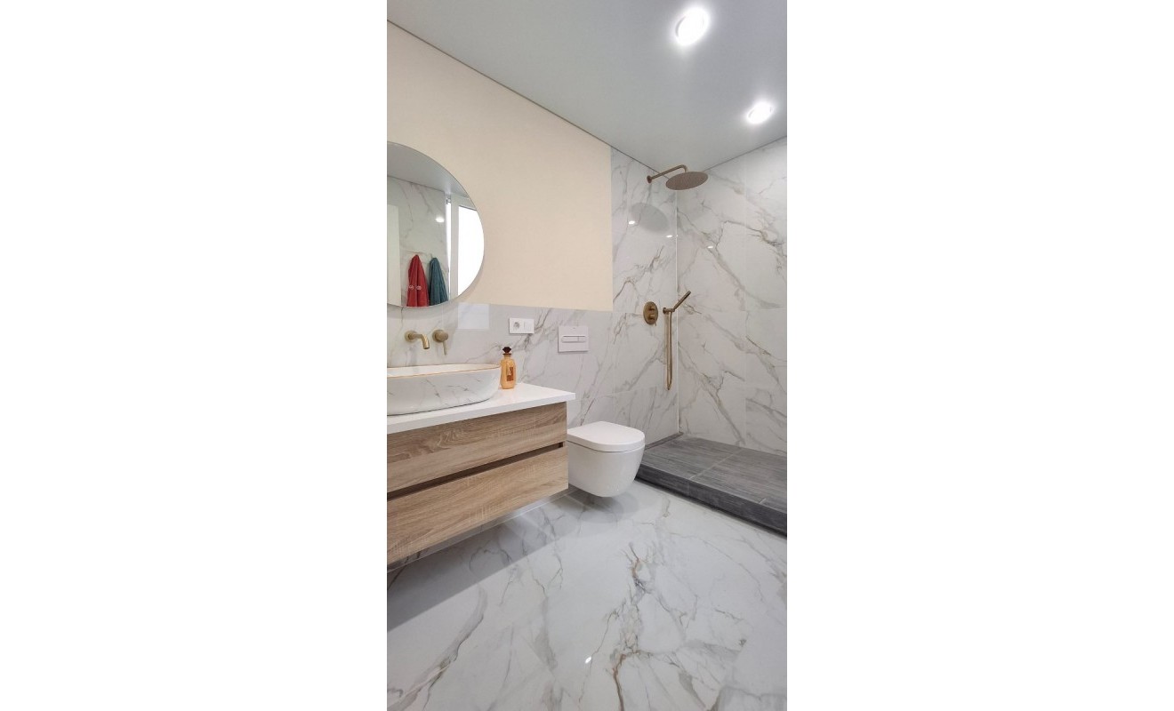 Sale - Apartment - Torrevieja - Playa Acequion