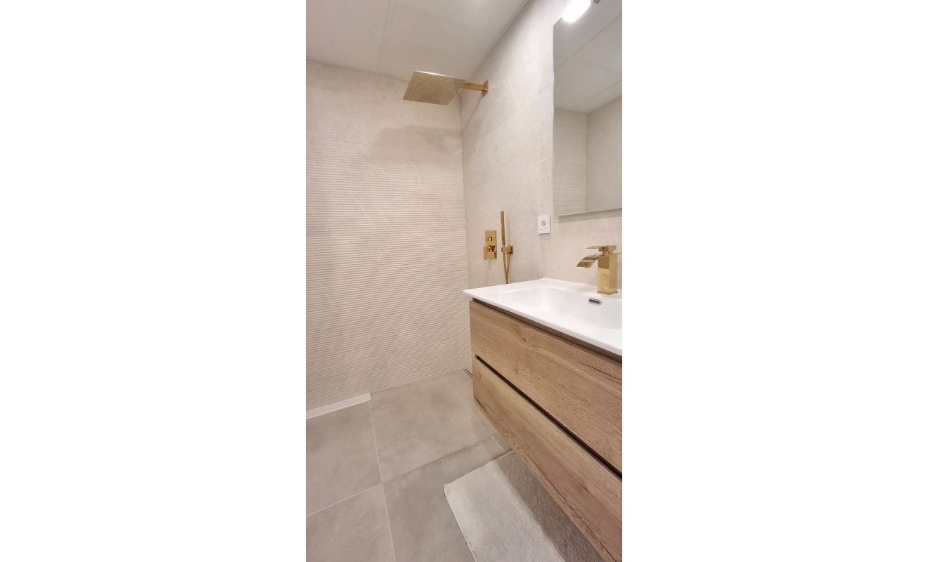 Sale - Apartment - Torrevieja - Playa Acequion