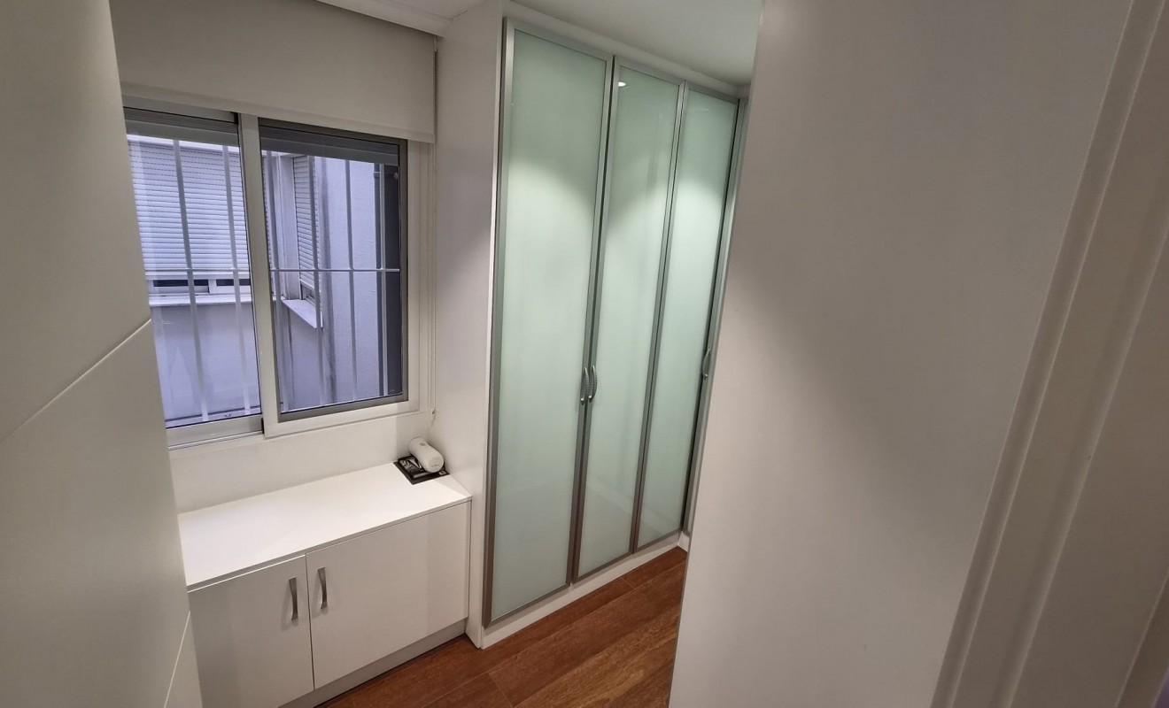 Wederverkoop - Apartment / flat - Torrevieja - Centro