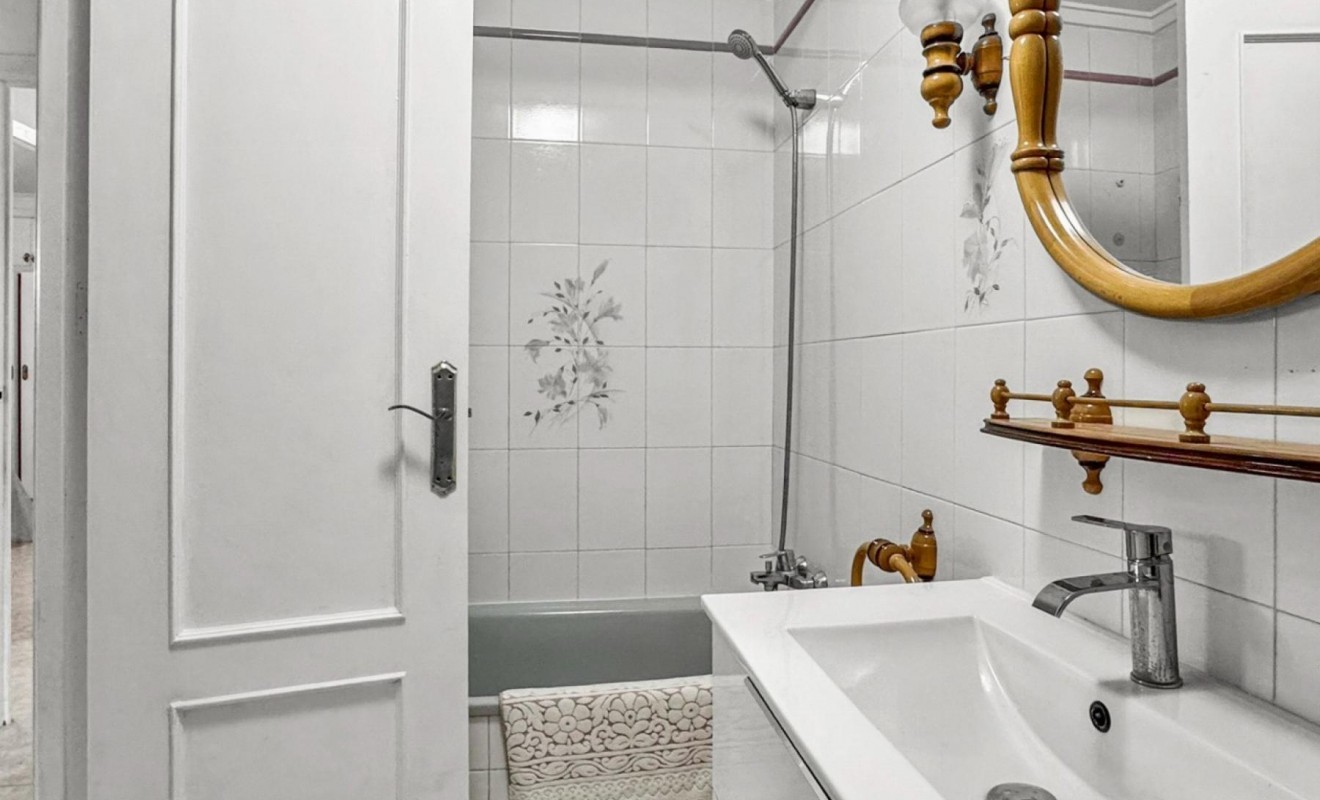 Sale - Apartamento - Torrevieja - Playa de los Locos