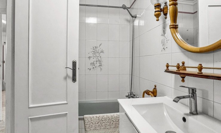 Sale - Apartamento - Torrevieja - Playa de los Locos