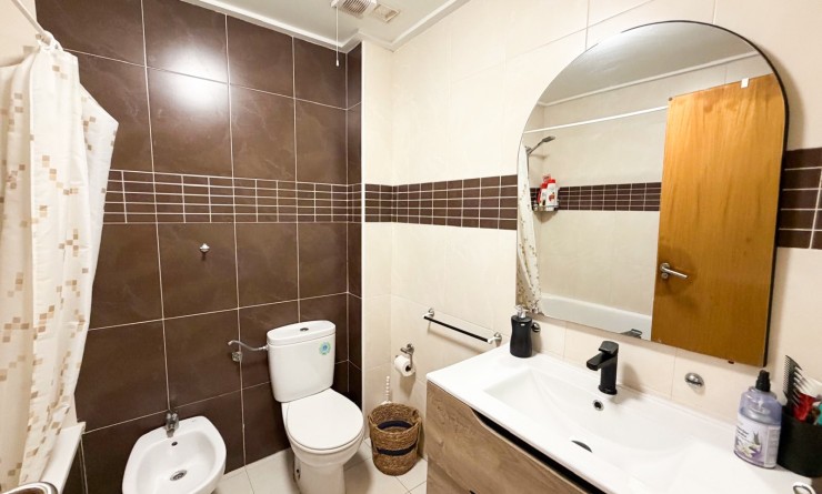 Wederverkoop - Apartment / flat - Torrevieja - Centro