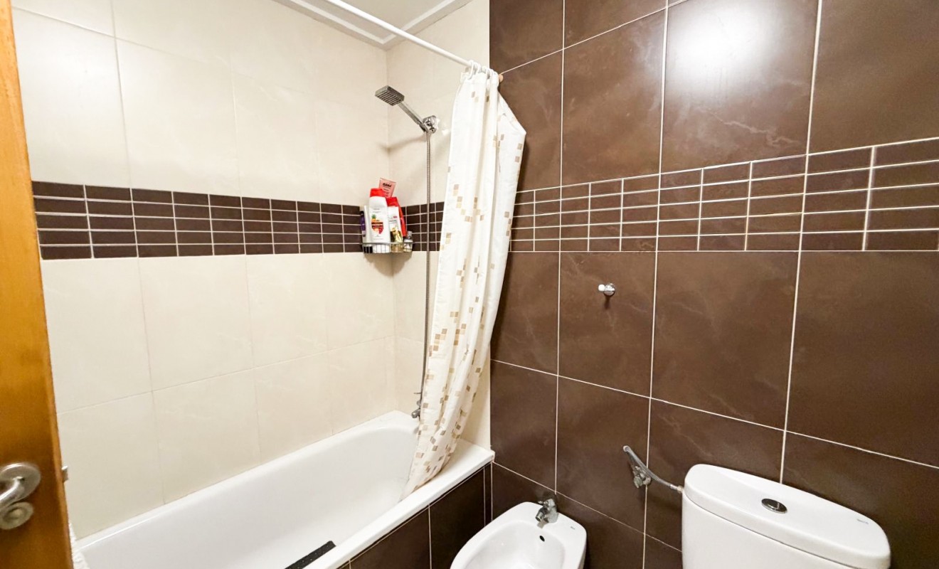 Wederverkoop - Apartment / flat - Torrevieja - Centro