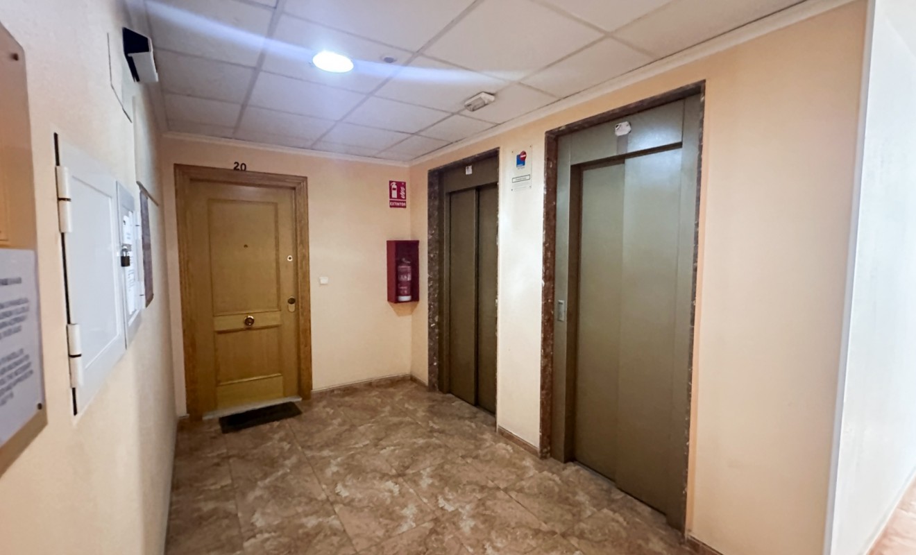 Wederverkoop - Apartment / flat - Torrevieja - Centro