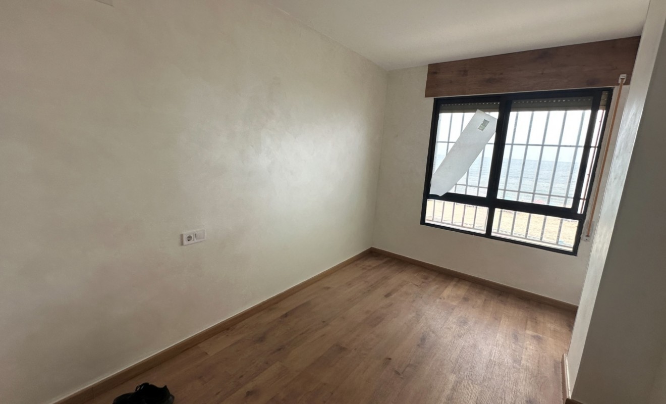 Wederverkoop - Apartment / flat - Torrevieja - Playa de los Locos