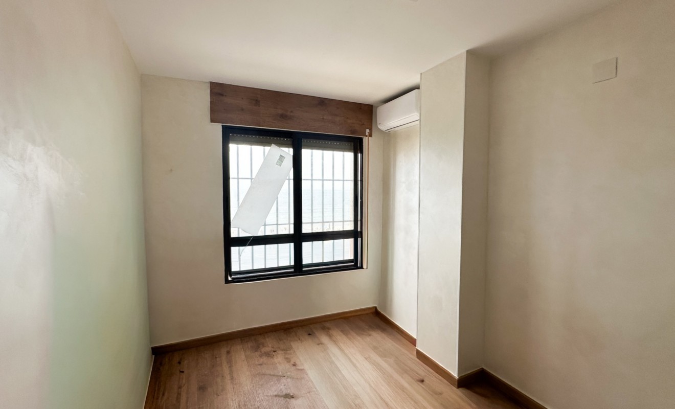 Wederverkoop - Apartment / flat - Torrevieja - Playa de los Locos
