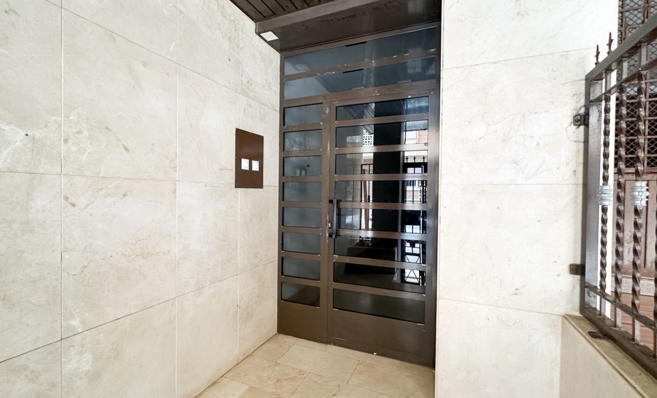 Wederverkoop - Apartment / flat - Torrevieja - Playa de los Locos