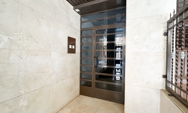 Wederverkoop - Apartment / flat - Torrevieja - Playa de los Locos