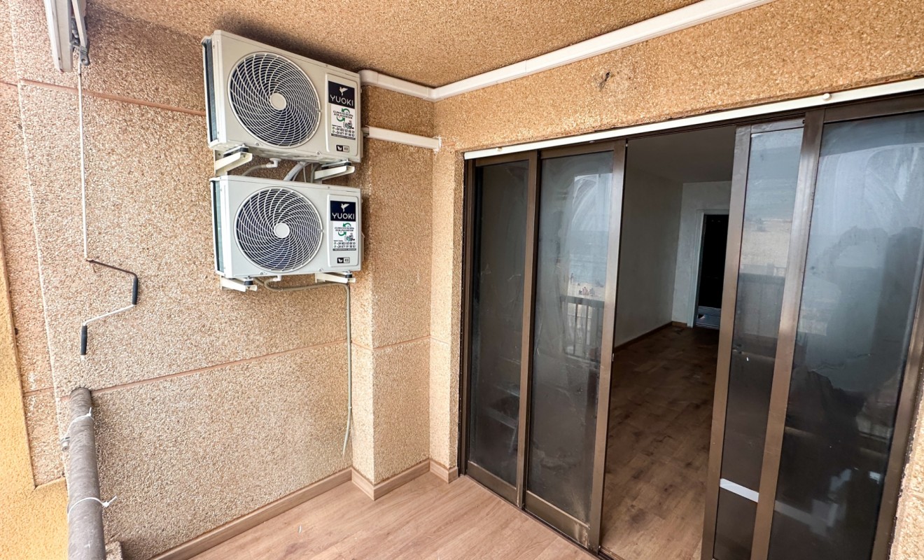 Wederverkoop - Apartment / flat - Torrevieja - Playa de los Locos