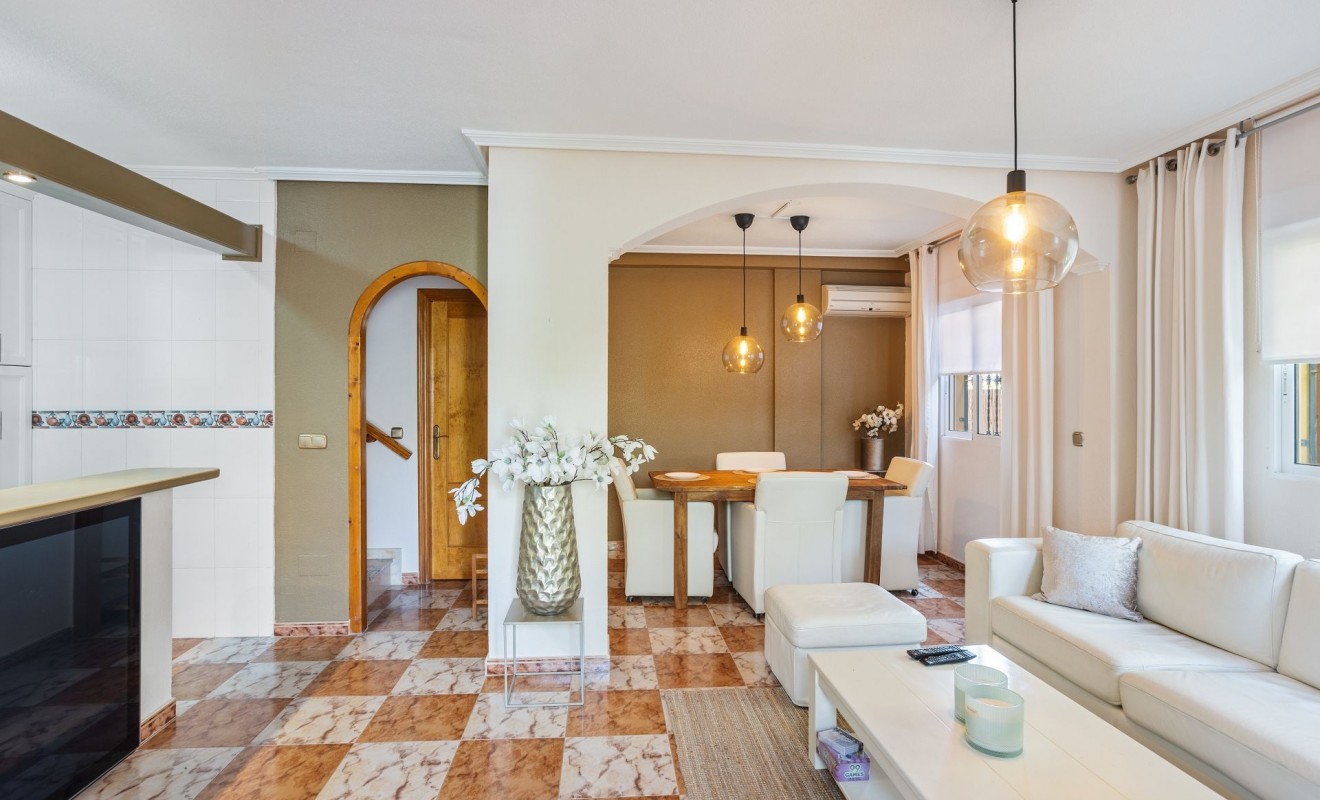 Sale - Semi-detached house - Lomas de Cabo Roig
