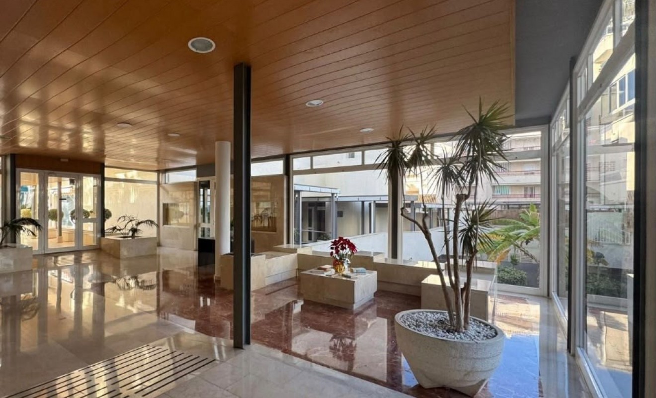 Wederverkoop - Apartment / flat - Albir - center