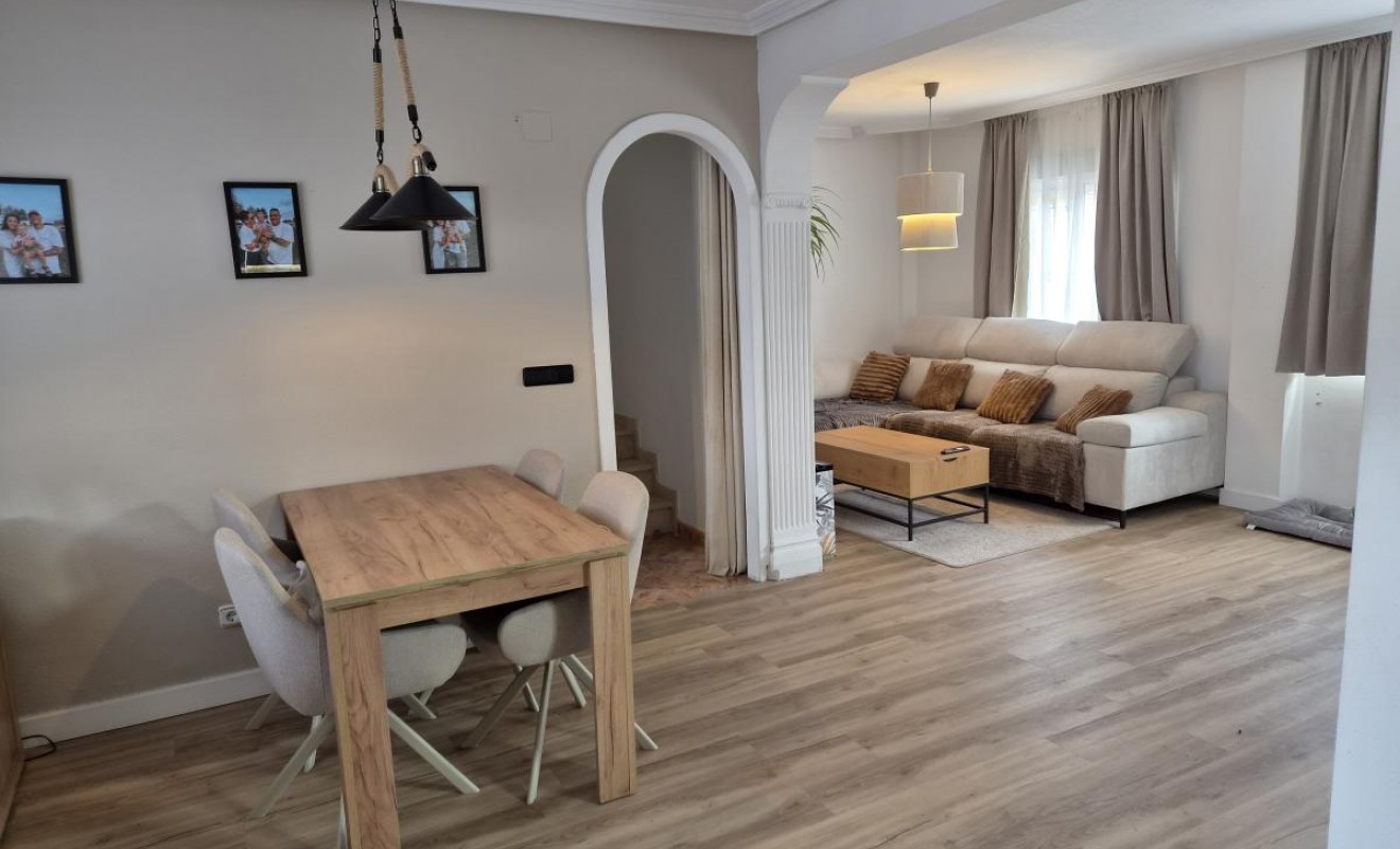 Sale - Semi-detached Villa - Torre de la Horadada