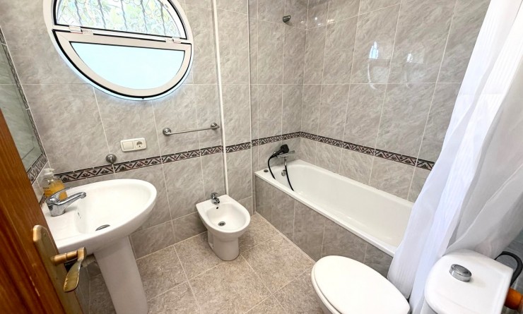 Wederverkoop - Villa - Orihuela Costa - Villamartín-Las Filipinas
