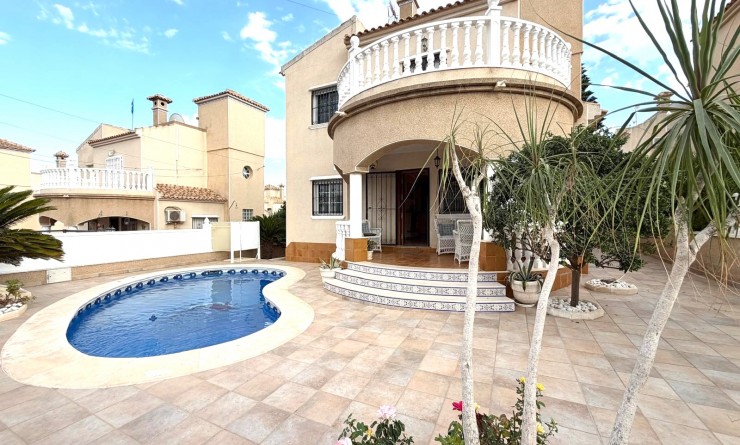 Wederverkoop - Villa - Orihuela Costa - Villamartín-Las Filipinas