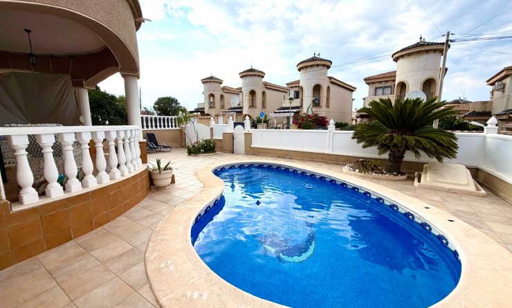 Wederverkoop - Villa - Orihuela Costa - Villamartín-Las Filipinas
