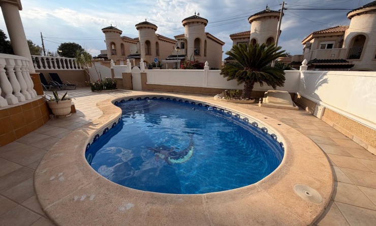 Wederverkoop - Villa - Orihuela Costa - Villamartín-Las Filipinas